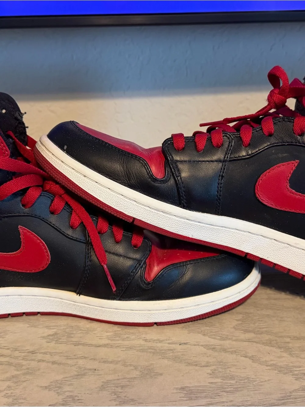 Excellent condition Mens Jordan Black/Red Jordan 1 High Top Shoes